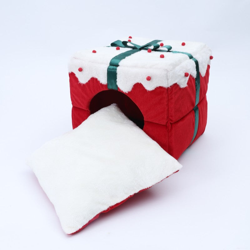 Christmas Enclosed Pet Bed